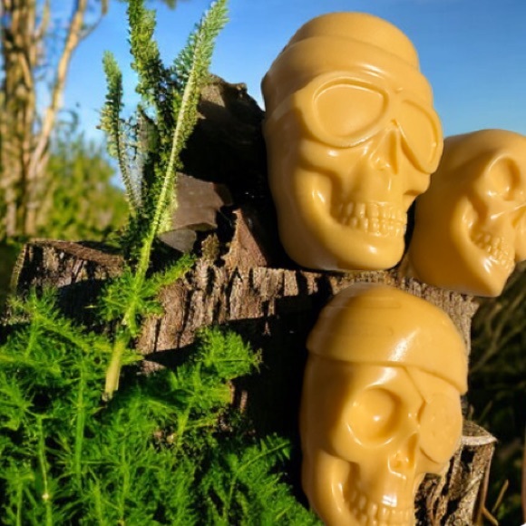 One (1) Handcrafted Halloween Goats Milk Soap Pumpkin Vanilla - 1 Bar - Picture 2 of 5